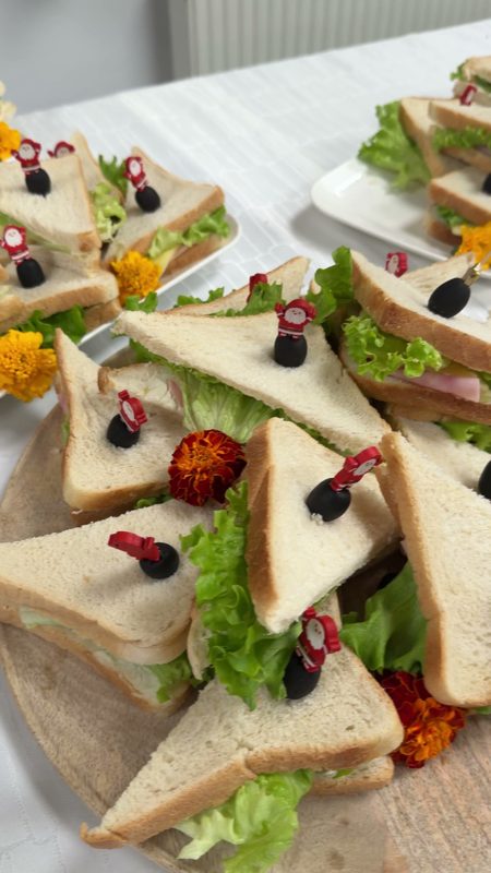 Bites on dark trays