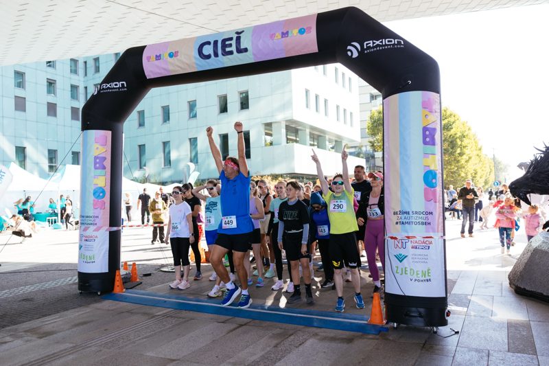 Runners at the finish gate