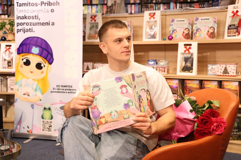 A guest leafing through the book