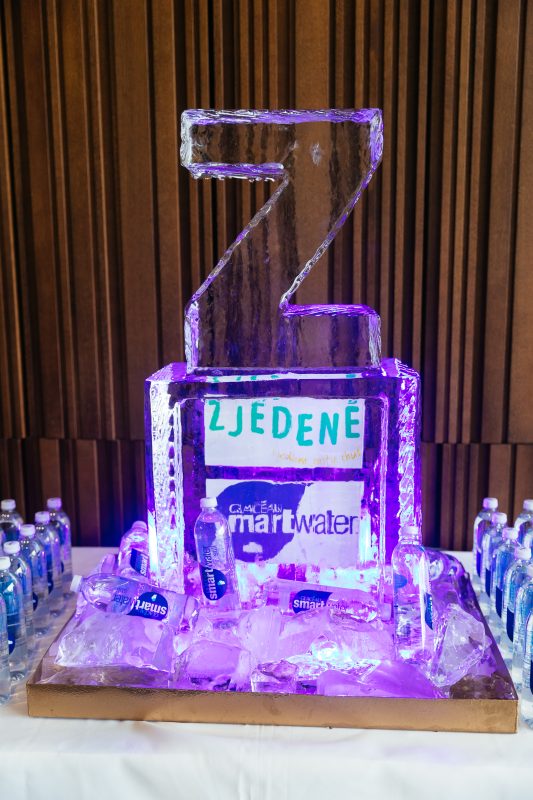Ice sculpture with the Zjedené logo at the Glacéau smartwater bar